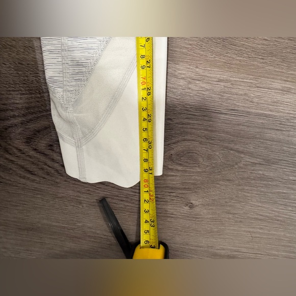 Lululemon leggings Size 2 like new condition - Picture 9 of 9